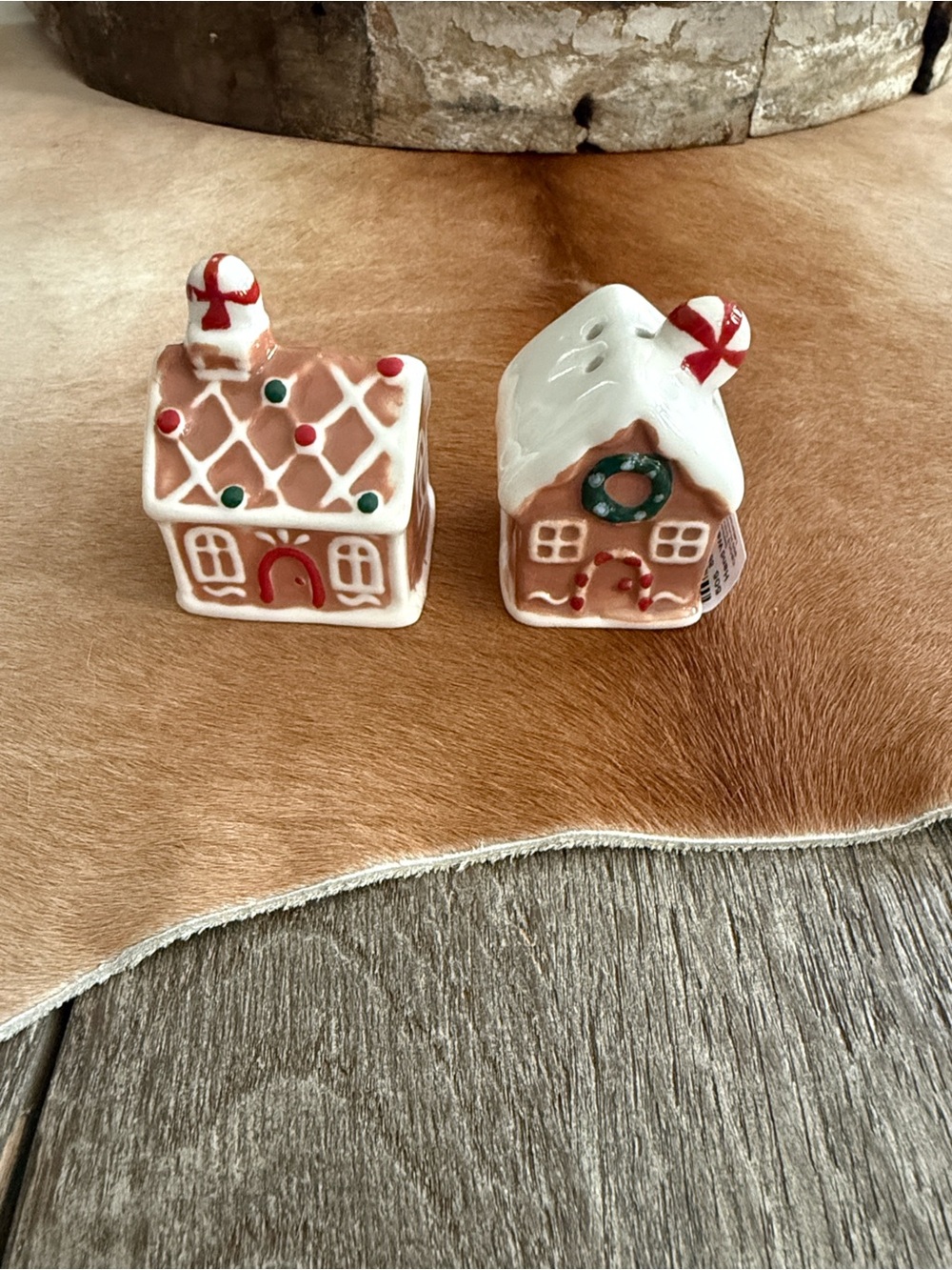 Brand NWT Miniature Gingerbread House Salt & Pepper Shakers - Brown White Red